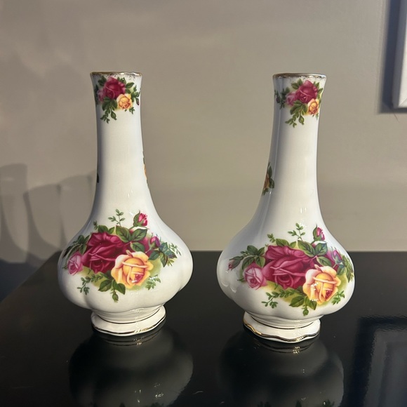 Royal Doulton Other - Old Country Roses Bud Vases (x2)